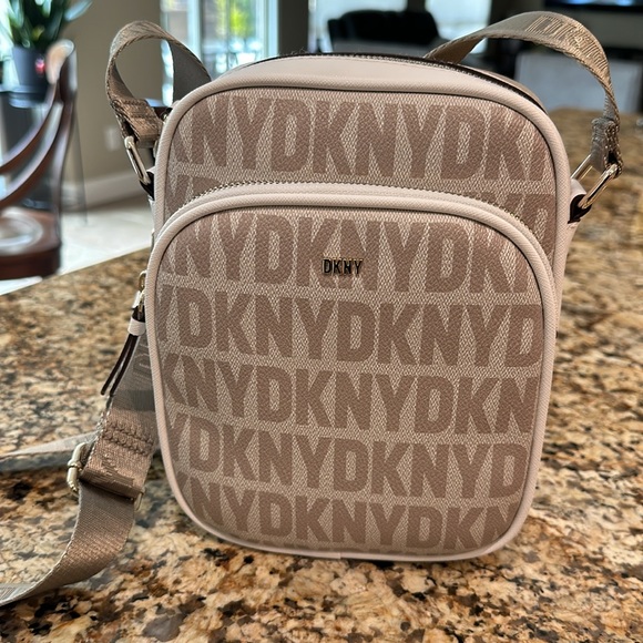 Dkny Bags Nwt Dkny Crossbody Gigi Flight Bag Poshmark